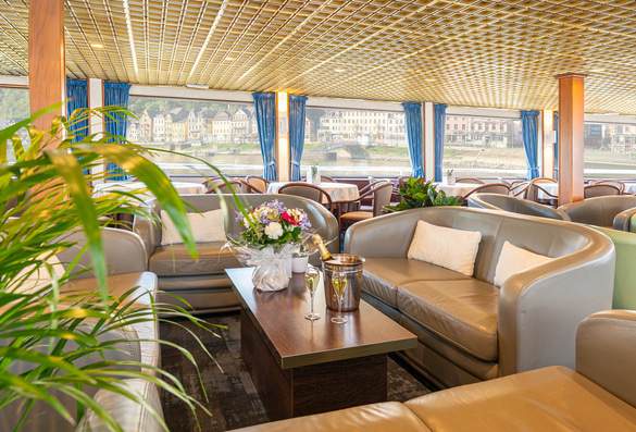 CroisiEurope MS Monet Lounge Bar With Dancefloor 6 ©Corinne Cotard.jpg